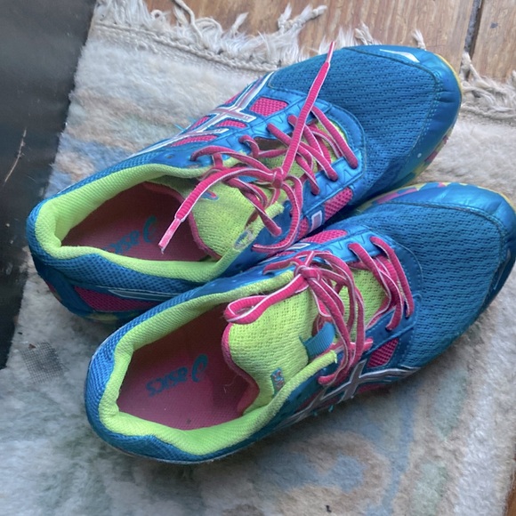 86 size 9, multicolored running shoes - Picture 3 of 5